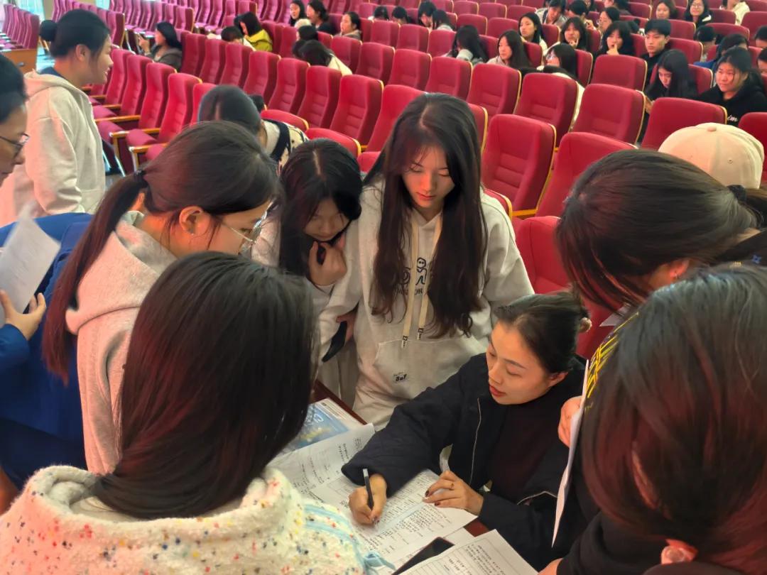 学校推进开云·官方端网页版登录入口进校园活动走深走实